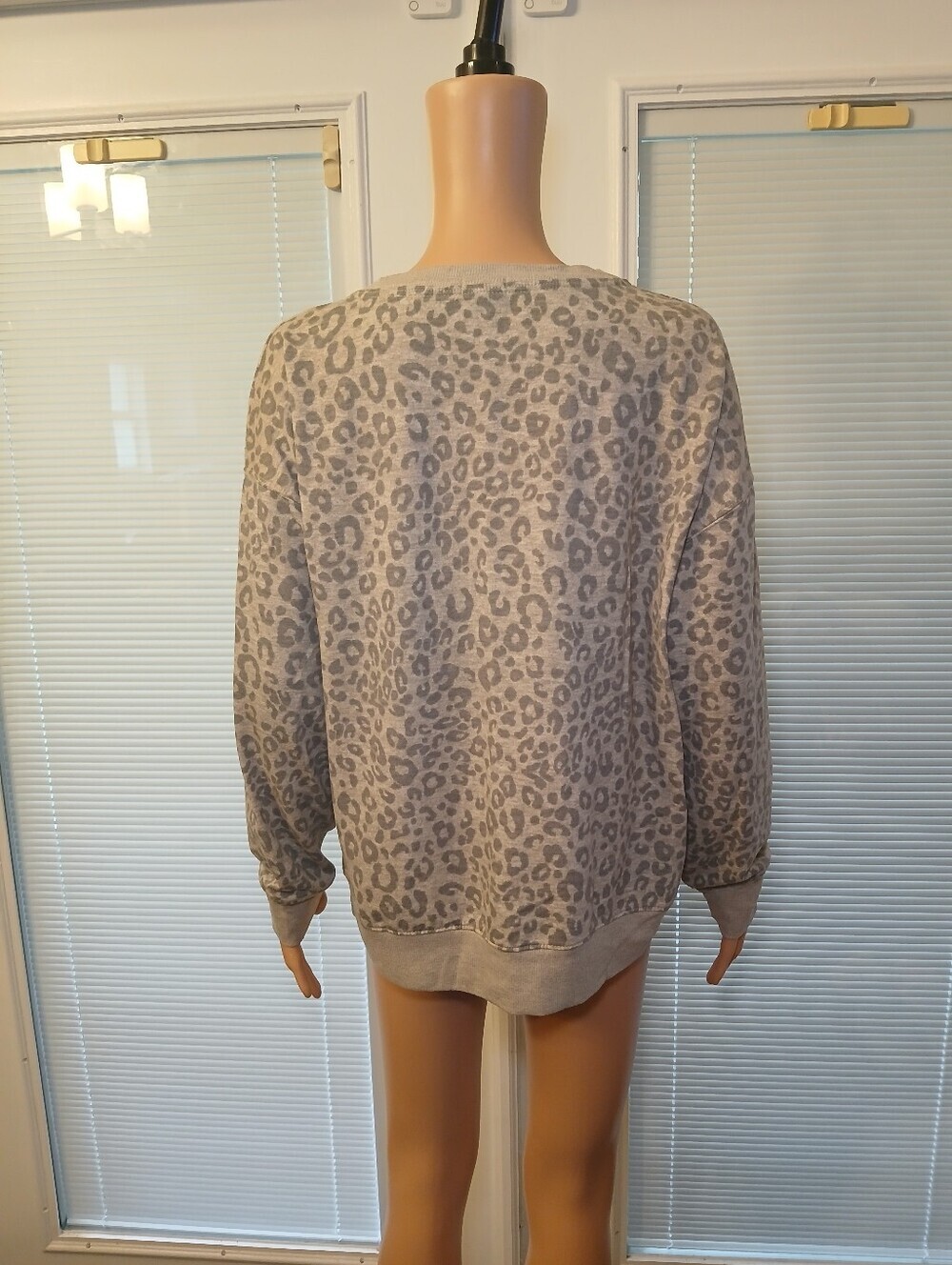 Splendid Grey Leopard-Print Pullover - Picture 4 of 6
